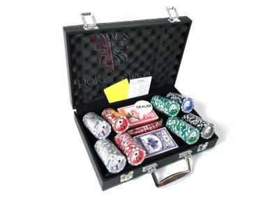 Набор для покера Royal Flush 200 фишек (кожаный) Номиналы 1, 5, 25, 50, 100
Сумма номиналов = 5300